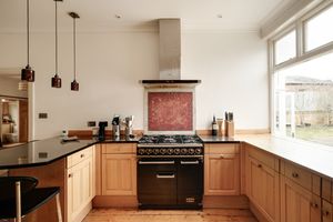 Kitchen/Breakfast Room- click for photo gallery
